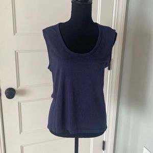 Athletic scoop neck tank.